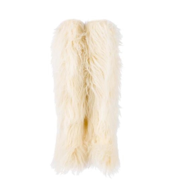 CHANEL 10A Faux Fur Boots - Picture 5 of 8